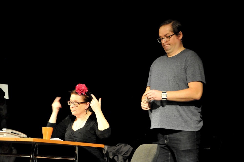 Na deskach sceny bielszowickiego Domu Kultury wystąpili wczoraj rudzcy urzędnicy, którzy w ramach charytatywnego występu przygotowali niesamowity, pełen humoru i autoironii program kabaretowy - w ten sposób wsparli zbiórkę pieniędzy na leczenie chorego na glejaka Kacperka Grajdka.