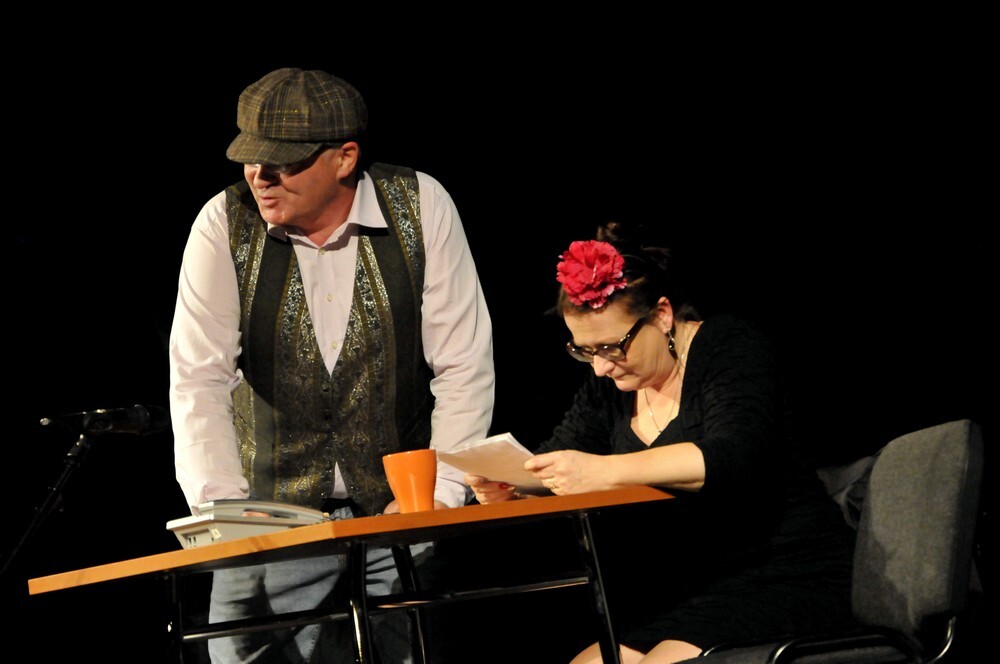 Na deskach sceny bielszowickiego Domu Kultury wystąpili wczoraj rudzcy urzędnicy, którzy w ramach charytatywnego występu przygotowali niesamowity, pełen humoru i autoironii program kabaretowy - w ten sposób wsparli zbiórkę pieniędzy na leczenie chorego na glejaka Kacperka Grajdka.