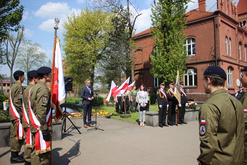 Dzisiaj w Orzegowie odbyła się uroczystość upamiętniająca Powstańców Śląskich pochodzących z tej dzielnicy. Obchody rozpoczęły się mszą świętą w intencji orzegowian w kościele św. Michała Archanioła.

fot. UM Ruda Śląska