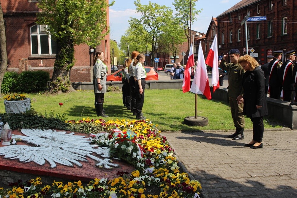 Dzisiaj w Orzegowie odbyła się uroczystość upamiętniająca Powstańców Śląskich pochodzących z tej dzielnicy. Obchody rozpoczęły się mszą świętą w intencji orzegowian w kościele św. Michała Archanioła.

fot. UM Ruda Śląska