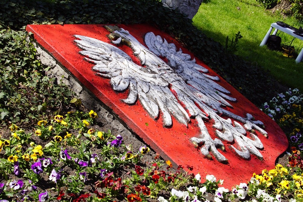 Dzisiaj w Orzegowie odbyła się uroczystość upamiętniająca Powstańców Śląskich pochodzących z tej dzielnicy. Złożone zostały wieńce przy herbie Rzeczypospolitej Polskiej oraz odbył się apel poległych oddający hołd Powstańcom Śląskim wraz z odczytaniem nazwisk osób, które zginęły w Powstaniach Śląskich.