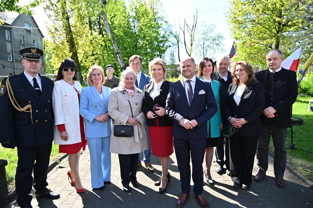 Dzisiaj w Orzegowie odbyła się uroczystość upamiętniająca Powstańców Śląskich pochodzących z tej dzielnicy. Złożone zostały wieńce przy herbie Rzeczypospolitej Polskiej oraz odbył się apel poległych oddający hołd Powstańcom Śląskim wraz z odczytaniem nazwisk osób, które zginęły w Powstaniach Śląskich.