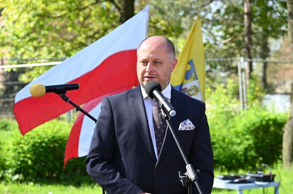 Dzisiaj w Orzegowie odbyła się uroczystość upamiętniająca Powstańców Śląskich pochodzących z tej dzielnicy. Złożone zostały wieńce przy herbie Rzeczypospolitej Polskiej oraz odbył się apel poległych oddający hołd Powstańcom Śląskim wraz z odczytaniem nazwisk osób, które zginęły w Powstaniach Śląskich.