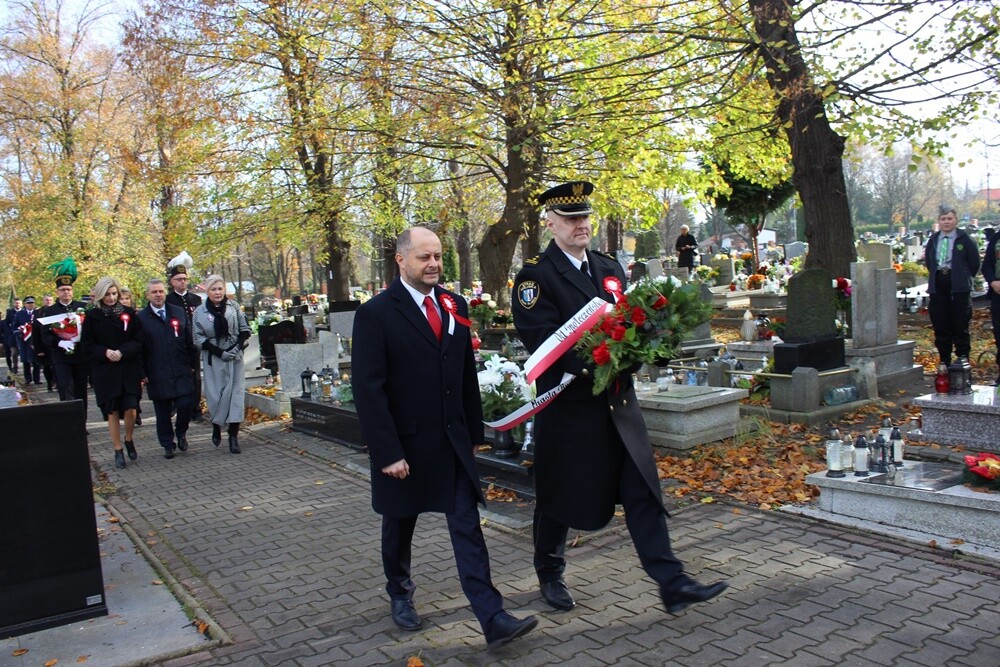 Uroczystości związane z obchodami 104. rocznicy odzyskania niepodległości odbywały się w całej Polsce. Nie zabrakło ich także w Rudzie Śląskiej. 

fot. UM Ruda Śląska