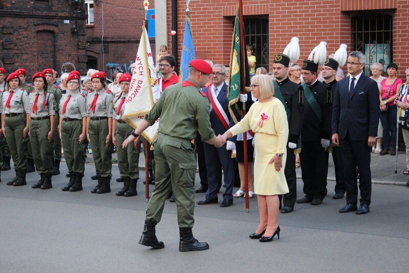 I Powstanie Śląskie wybuchło w nocy z 16 na 17 sierpnia 1919 roku i trwało do 24 sierpnia tego roku. Sto lat później, 17 sierpnia 2019 roku w Rudzie Śląskiej – Orzegowie zorganizowano uroczyste obchody, podczas których oddano cześć powstańcom.
Był piknik patriotyczny, zorganizowano grę miejską, a o godz. 18.00 w kościele pw. św. Michała Archanioła odbyła się uroczysta msza święta, a po niej miał miejsce apel pod pomnikiem Obrońców Ojczyzny przy ul. Hlonda. Nie zapomniano też o najmłodszych, dla których przygotowano animacje oraz warsztaty, które poprowadzili pracownicy Muzeum Miejskiego im. Maksymiliana Chroboka.