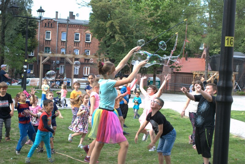 I Powstanie Śląskie wybuchło w nocy z 16 na 17 sierpnia 1919 roku i trwało do 24 sierpnia tego roku. Sto lat później, 17 sierpnia 2019 roku w Rudzie Śląskiej – Orzegowie zorganizowano uroczyste obchody, podczas których oddano cześć powstańcom.
Był piknik patriotyczny, zorganizowano grę miejską, a o godz. 18.00 w kościele pw. św. Michała Archanioła odbyła się uroczysta msza święta, a po niej miał miejsce apel pod pomnikiem Obrońców Ojczyzny przy ul. Hlonda. Nie zapomniano też o najmłodszych, dla których przygotowano animacje oraz warsztaty, które poprowadzili pracownicy Muzeum Miejskiego im. Maksymiliana Chroboka.
