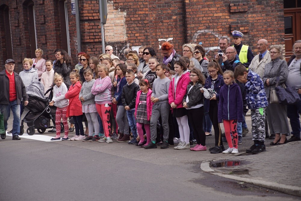 Rudzianie pamiętają o bohaterach. Dzisiaj w Orzegowie, tradycyjnie już, odbyły się obchody 98. rocznicy wybuchu III Powstania Śląskiego. Uroczystość rozpoczęła się mszą św. w intencji poległych orzegowian, odbył się także apel poległych i złożenie kwiatów przed pomnikiem.