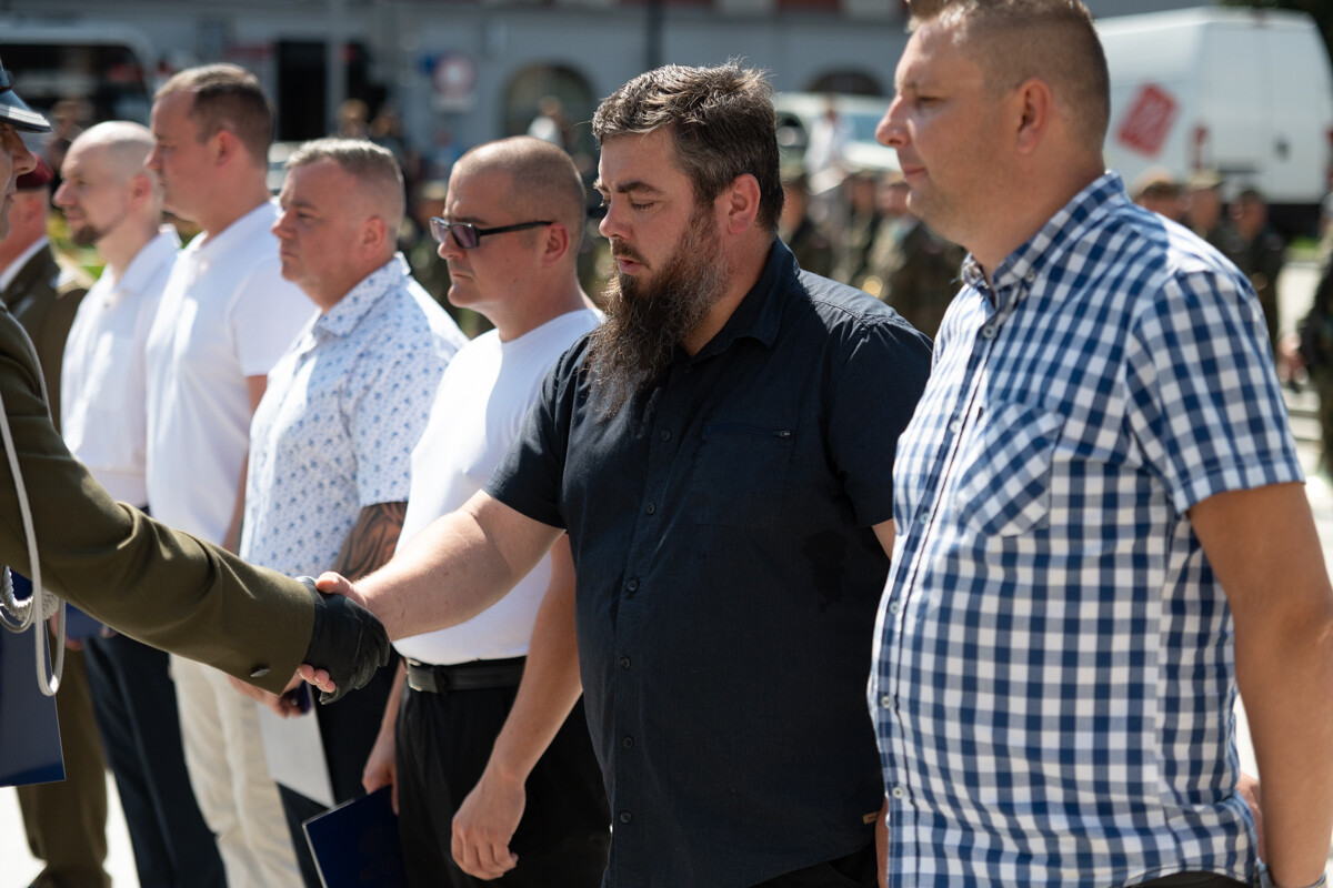 Plac Jana Pawła II w Rudzie Śląskiej był miejscem uroczystego apelu WCR Chorzów z okazji Święta Wojska Polskiego / fot. Marek Faber