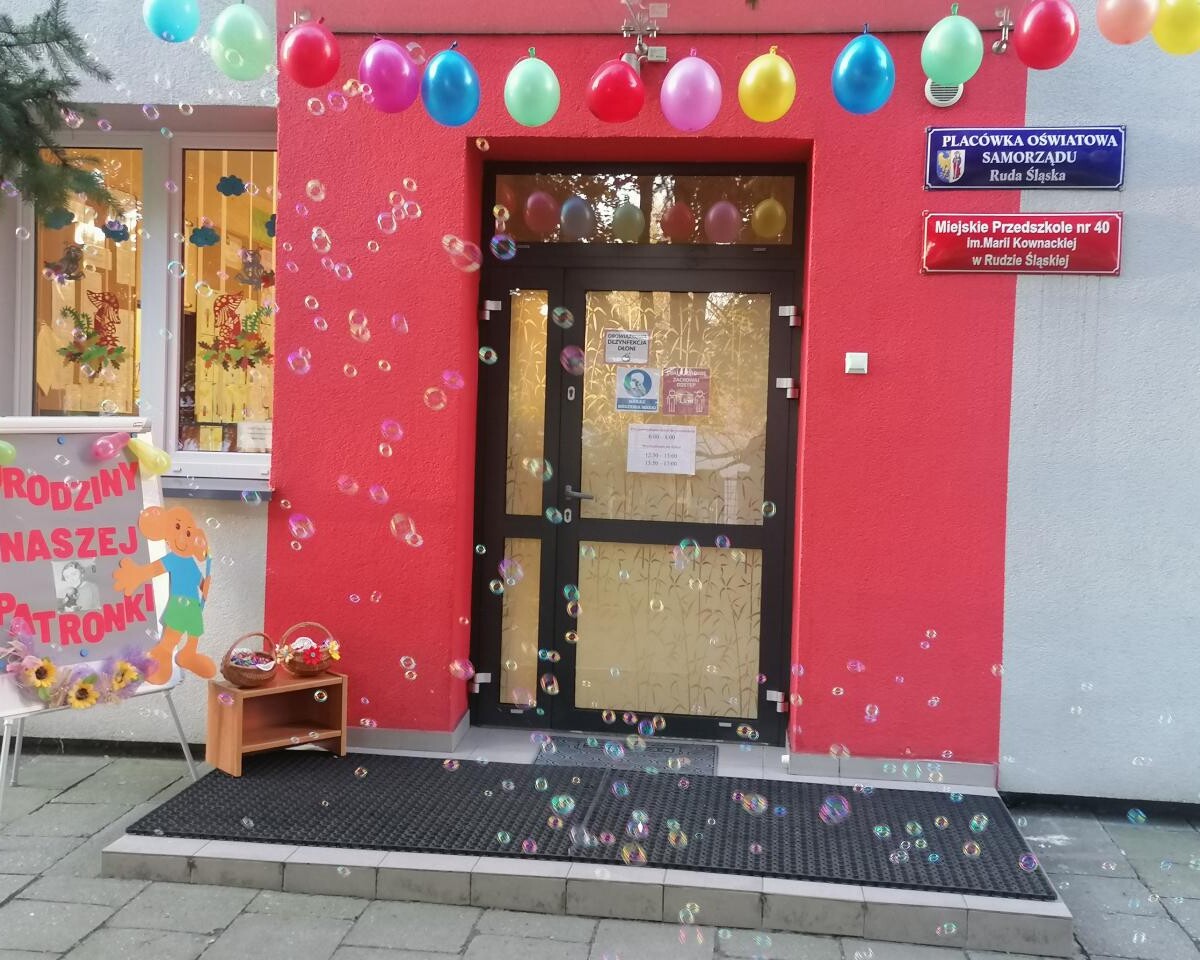 Dnia 10 września 2021 roku dzieci z Miejskiego Przedszkola nr 40 w Rudzie Śląskiej uroczyście obchodziły kolejną rocznicę urodzin patronki swojego przedszkola - Marii Kownackiej.