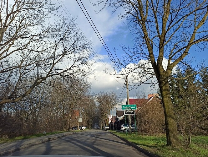 Od kilku dni w Rudzkiej Kuźnicy w Rudzie Śląskiej można zauważyć wzmożony ruch samochodów. Co jest tego powodem? Jak się okazuje, w Zabrzu rozpoczęto remont ulicy Bytomskiej w Zabrzu-Biskupicach. Finał inwestycji będzie miał miejsce dopiero w październiku. 