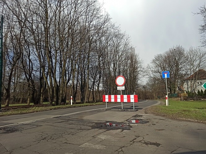 Od kilku dni w Rudzkiej Kuźnicy w Rudzie Śląskiej można zauważyć wzmożony ruch samochodów. Co jest tego powodem? Jak się okazuje, w Zabrzu rozpoczęto remont ulicy Bytomskiej w Zabrzu-Biskupicach. Finał inwestycji będzie miał miejsce dopiero w październiku. 