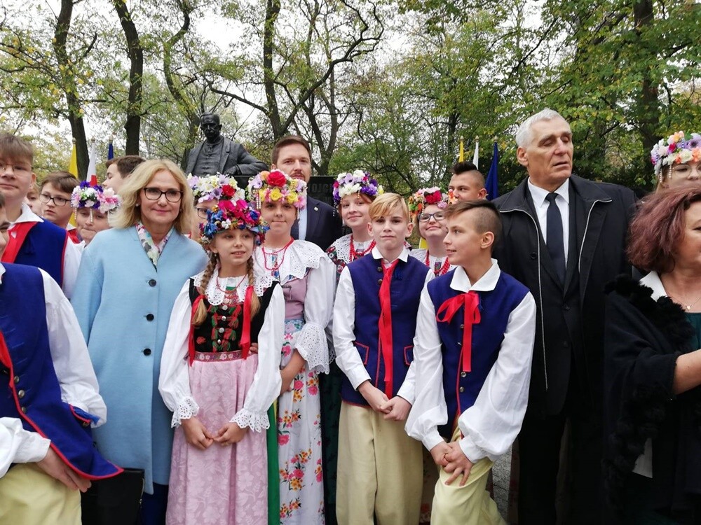 W Warszawie odsłonięto pomnik Wojciecha Korfantego. W uroczystości uczestniczyli śląscy samorządowcy oraz uczniowie Szkoły Podstawowej nr 22 w Rudzie Śląskiej, którzy wystąpili w tradycyjnych śląskich strojach.