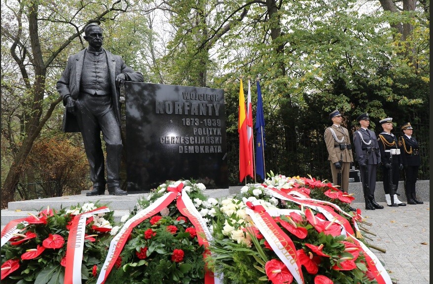 W Warszawie odsłonięto pomnik Wojciecha Korfantego. W uroczystości uczestniczyli śląscy samorządowcy oraz uczniowie Szkoły Podstawowej nr 22 w Rudzie Śląskiej, którzy wystąpili w tradycyjnych śląskich strojach.