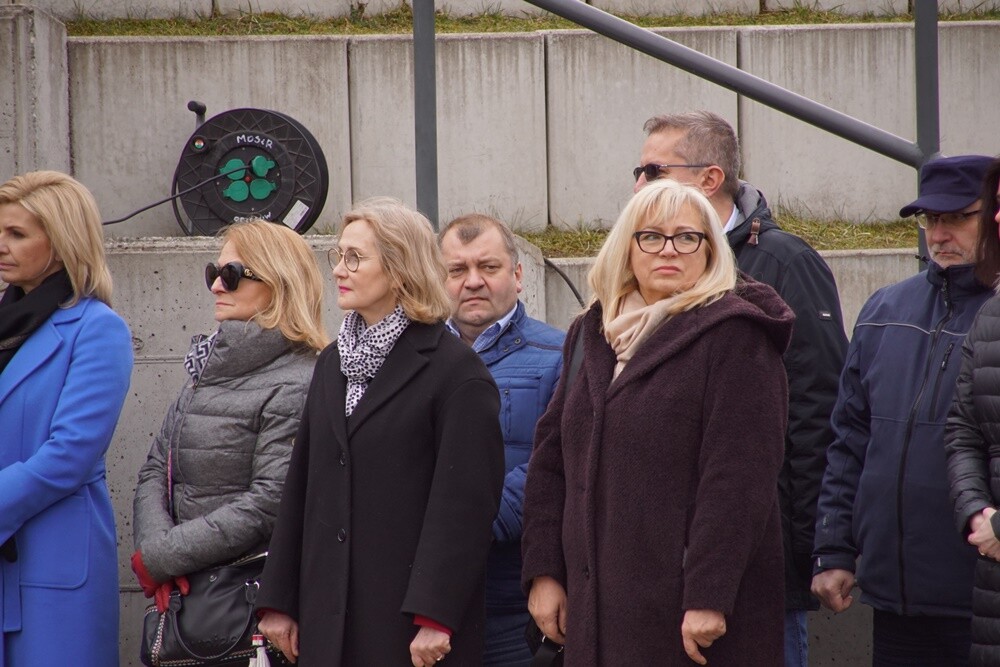 Na Burloch Arenie w Orzegowie odbyło się uroczyste odsłonięcie tablicy upamiętniającej Grażynę Dziedzic. Decyzją Rady Miasta Ruda Śląska obiektowi nadano imię zmarłej w czerwcu ubiegłego roku Prezydent Miasta Ruda Śląska w latach 2010 - 2022.