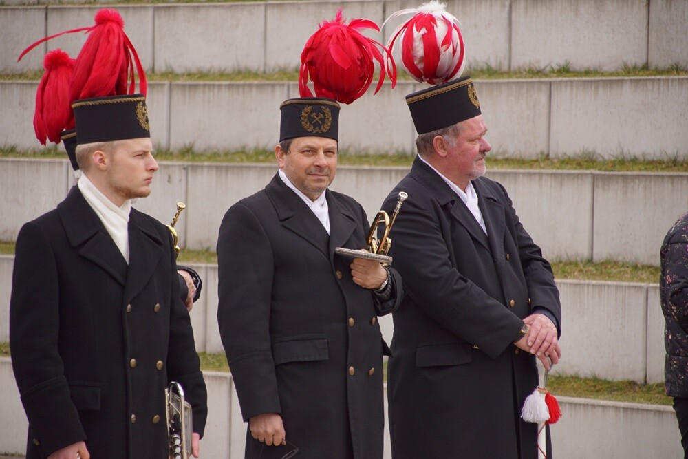 Na Burloch Arenie w Orzegowie odbyło się uroczyste odsłonięcie tablicy upamiętniającej Grażynę Dziedzic. Decyzją Rady Miasta Ruda Śląska obiektowi nadano imię zmarłej w czerwcu ubiegłego roku Prezydent Miasta Ruda Śląska w latach 2010 - 2022.