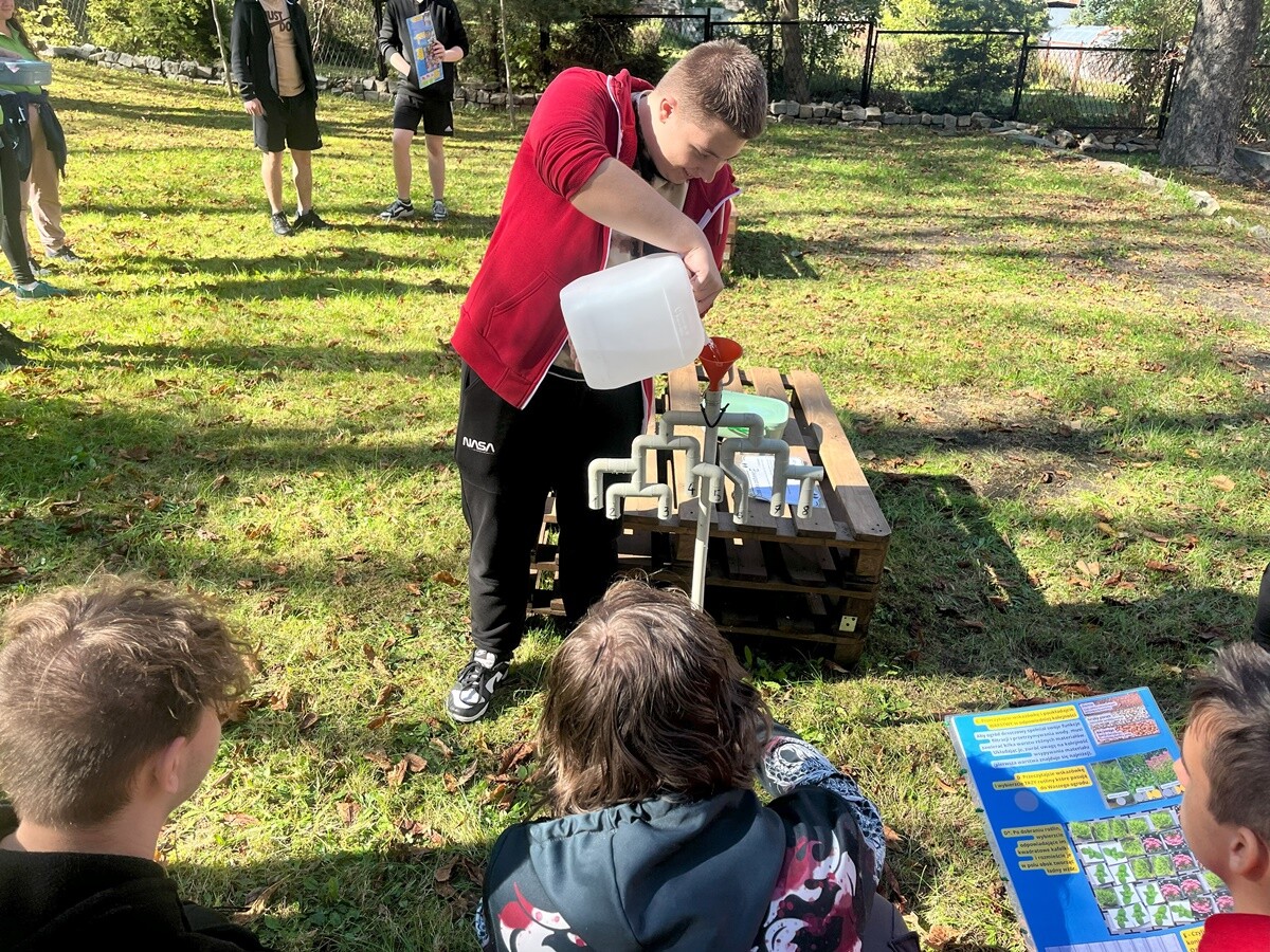Ogród deszczowy w Zespole Szkół nr 7 w Rudzie Śląskiej. / fot. ZS nr 7