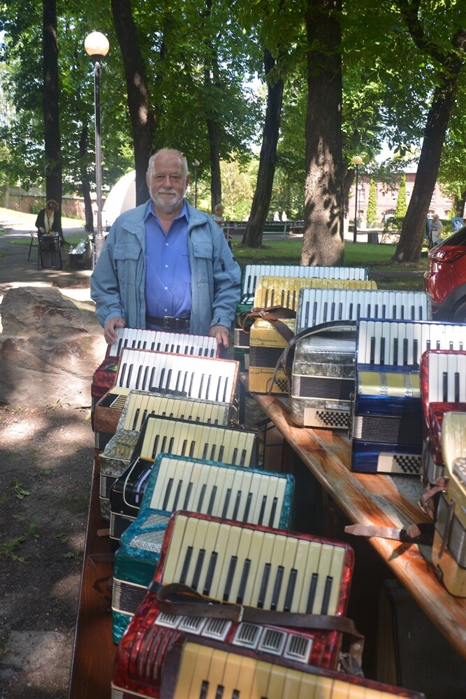 Trwa siódma edycja "Ogrodu Śniadaniowego" w  ogrodzie Miejskiego Centrum Kultury im. H. Bisty w Rudzie Śląskiej. Za nami trzecie spotkanie! 

fot. Jacek Knapik