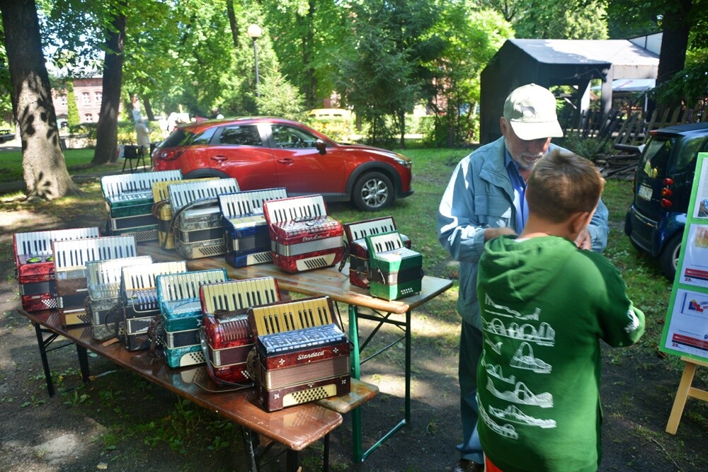 Trwa siódma edycja "Ogrodu Śniadaniowego" w  ogrodzie Miejskiego Centrum Kultury im. H. Bisty w Rudzie Śląskiej. Za nami trzecie spotkanie! 

fot. Jacek Knapik