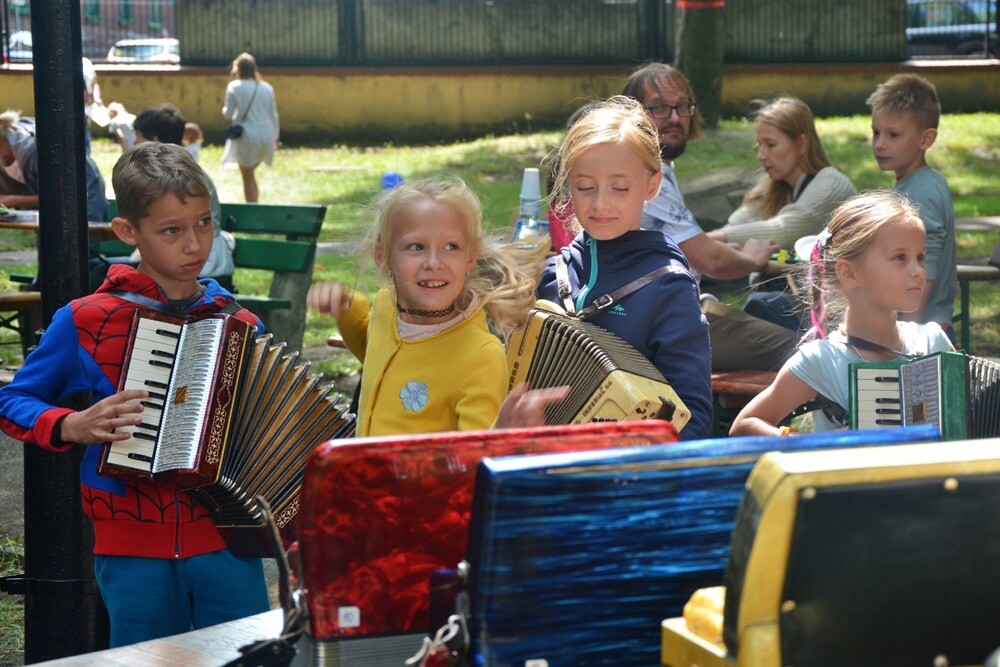 Trwa siódma edycja "Ogrodu Śniadaniowego" w  ogrodzie Miejskiego Centrum Kultury im. H. Bisty w Rudzie Śląskiej. Za nami trzecie spotkanie! 

fot. Jacek Knapik