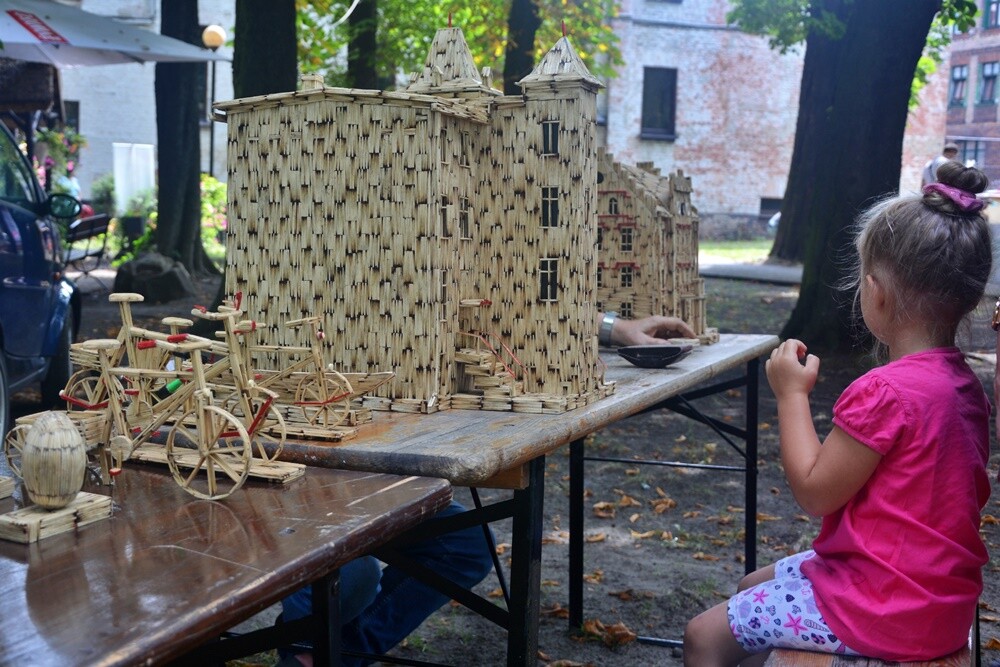 W ubiegłą sobotę, 30 lipca już po raz ostatni odbyło się spotkanie z cyklu "Ogrodu Śniadaniowego", które organizuje Miejskie Centrum Kultury im. H Bisty w Rudzie Śląskiej.

fot. Jacek Knapik