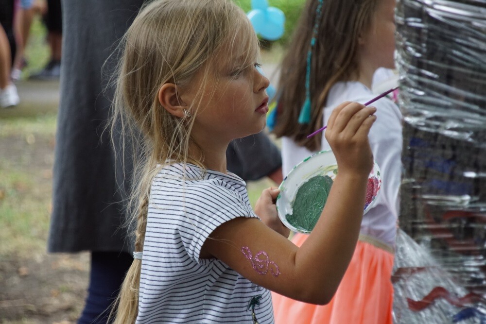 Dzisiaj w ogrodach Miejskiego Centrum Kultury im. Henryka Bisty odbyła się druga w tym roku impreza z cyklu „ogród śniadaniowy”. Na gości, tych najmłodszych i nie tylko, czekała cała masa atrakcji.