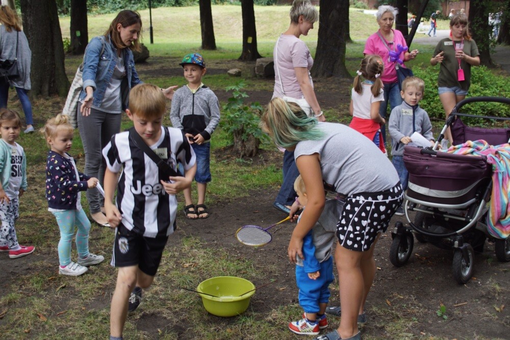 Dzisiaj w ogrodach Miejskiego Centrum Kultury im. Henryka Bisty odbyła się druga w tym roku impreza z cyklu „ogród śniadaniowy”. Na gości, tych najmłodszych i nie tylko, czekała cała masa atrakcji.