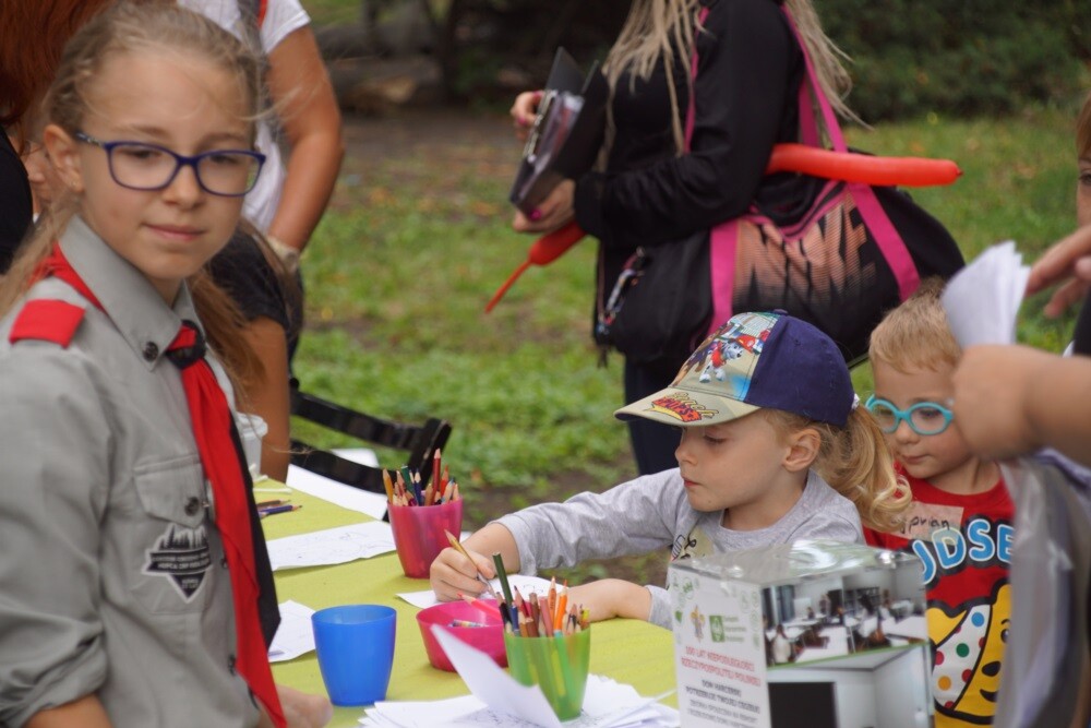 Dzisiaj w ogrodach Miejskiego Centrum Kultury im. Henryka Bisty odbyła się druga w tym roku impreza z cyklu „ogród śniadaniowy”. Na gości, tych najmłodszych i nie tylko, czekała cała masa atrakcji.