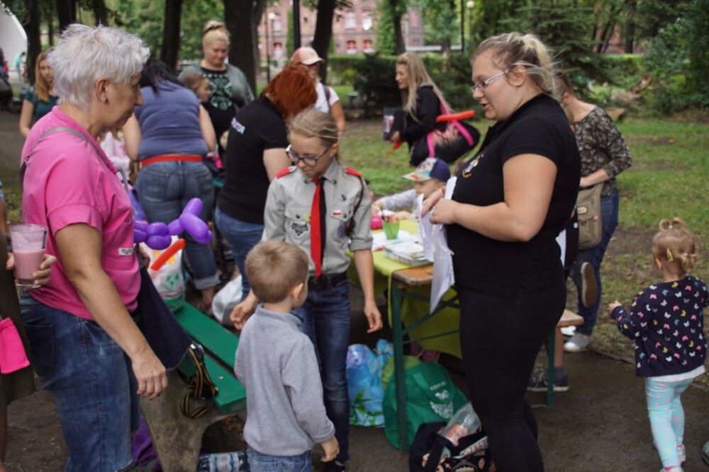 Dzisiaj w ogrodach Miejskiego Centrum Kultury im. Henryka Bisty odbyła się druga w tym roku impreza z cyklu „ogród śniadaniowy”. Na gości, tych najmłodszych i nie tylko, czekała cała masa atrakcji.