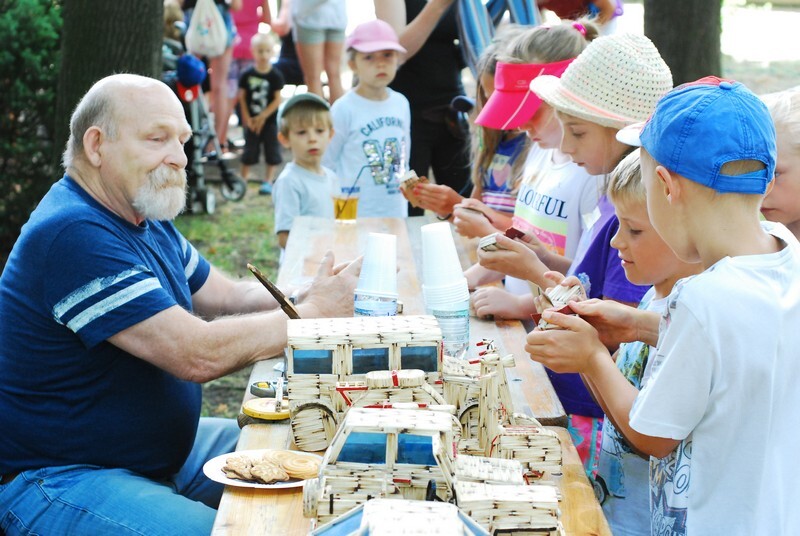 Piąta edycja „Ogrodu Śniadaniowego” wystartowała. Miejskie Centrum Kultury im. H. Bisty w Rudzie Śląskiej w wakacyjne soboty organizuje pięć spotkań w plenerze, podczas których nikt nie będzie narzekał na nudę, ponieważ przygotowano zajęcia zarówno dla tych najmłodszych, jak i nieco starszych. Pierwsze śniadanie w ogrodzie MCK odbyło się w sobotę, 29 czerwca. 