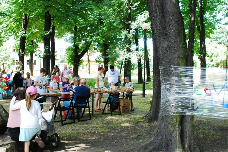 Piąta edycja „Ogrodu Śniadaniowego” wystartowała. Miejskie Centrum Kultury im. H. Bisty w Rudzie Śląskiej w wakacyjne soboty organizuje pięć spotkań w plenerze, podczas których nikt nie będzie narzekał na nudę, ponieważ przygotowano zajęcia zarówno dla tych najmłodszych, jak i nieco starszych. Pierwsze śniadanie w ogrodzie MCK odbyło się w sobotę, 29 czerwca. 