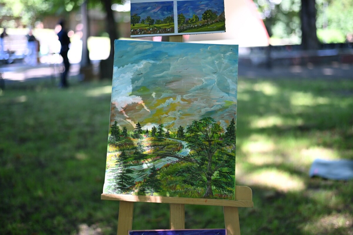 Ogród Śniadaniowy ŚTI rozpoczął jubileuszową edycję. Ruda Śląska znów bawi się w zielonym rytmie lata. / fot. Marek Faber