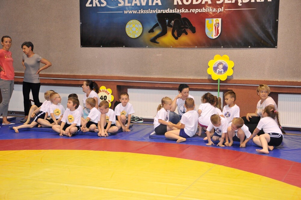 W czwartek odbyła się Olimpiada Sportowa dla przedszkolaków. Udział w wydarzeniu wzięło 8 przedszkoli z terenu Rudy Śląskiej. Olimpiada odbyła się na hali sportowej przy Burloch Arenie.