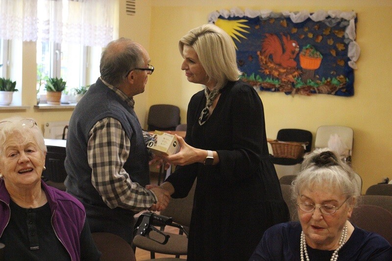 Opaski bezpieczeństwa dla rudzkich seniorów. Miasto kontynuuje program