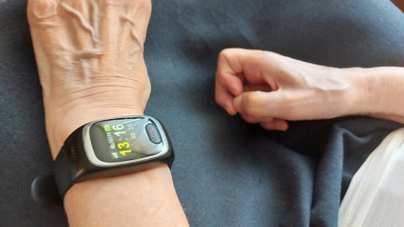 Opaski bezpieczeństwa dla seniorów. Ruda Śląska kontynuuje program