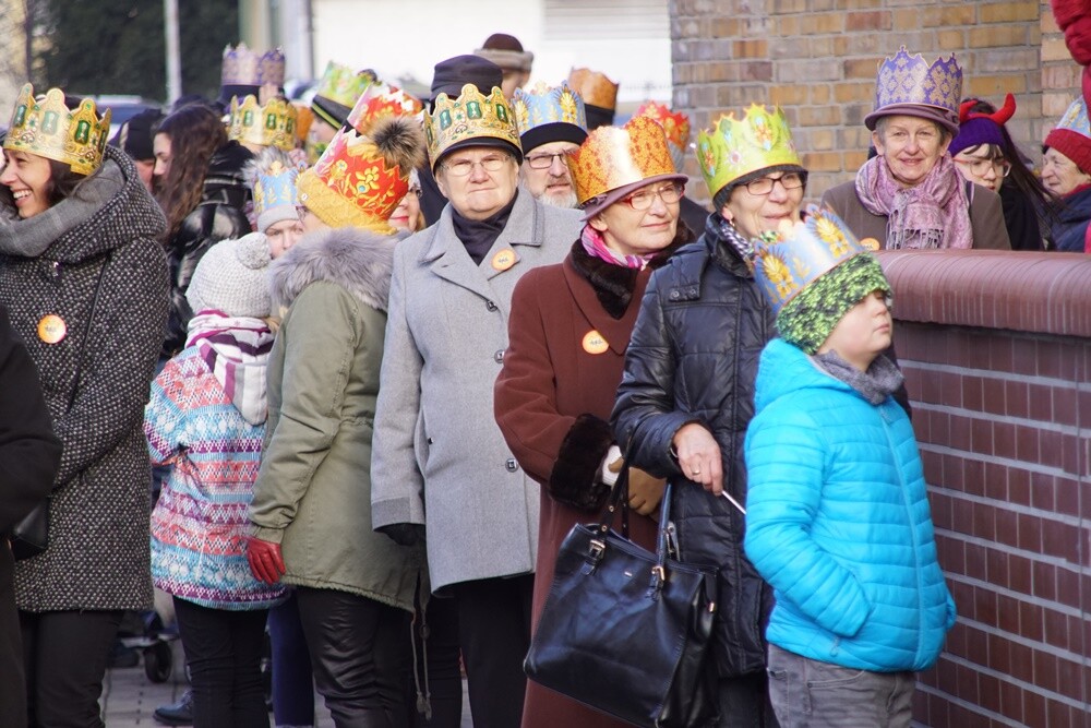 Barwny Orszak Trzech Króli przeszedł dzisiaj ulicami Rudy! W ten sposób mieszkańcy miasta obchodzili święto Objawienia Pańskiego.