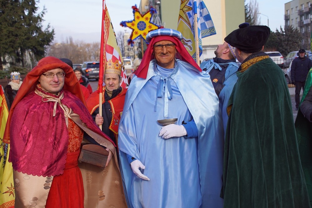 Barwny Orszak Trzech Króli przeszedł dzisiaj ulicami Rudy! W ten sposób mieszkańcy miasta obchodzili święto Objawienia Pańskiego.