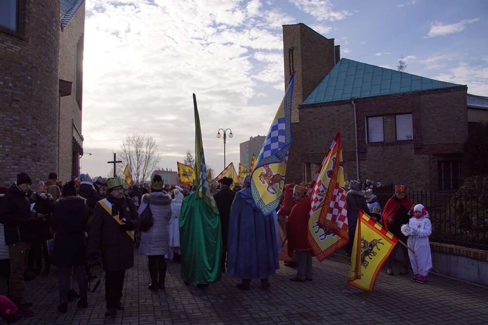 Barwny Orszak Trzech Króli przeszedł dzisiaj ulicami Rudy! W ten sposób mieszkańcy miasta obchodzili święto Objawienia Pańskiego.