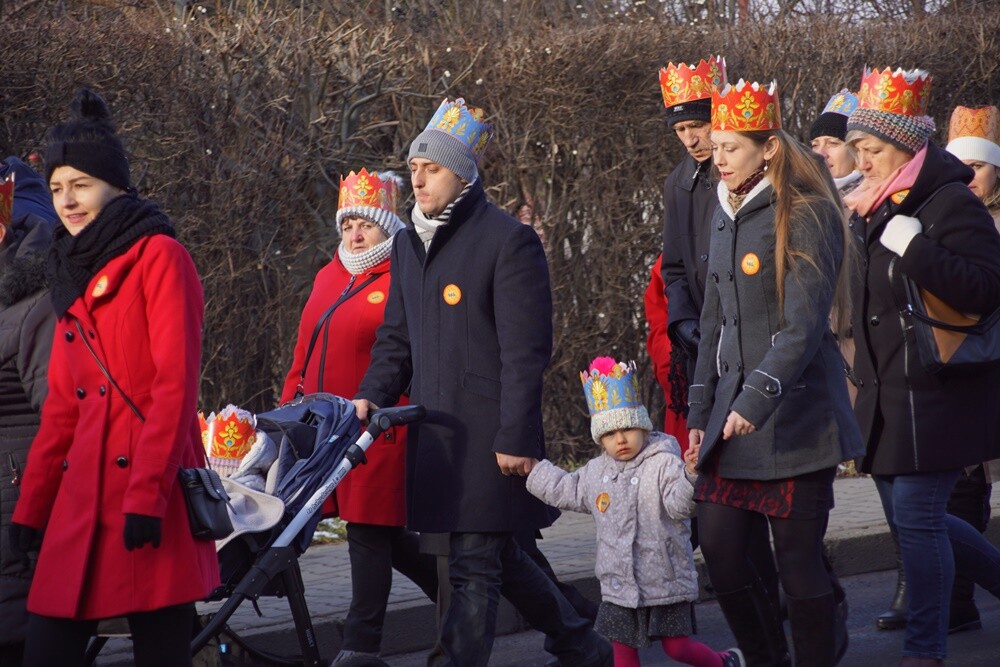 Barwny Orszak Trzech Króli przeszedł dzisiaj ulicami Rudy! W ten sposób mieszkańcy miasta obchodzili święto Objawienia Pańskiego.