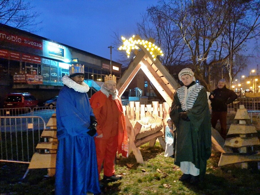 Przez Świętochłowice przeszedł Orszak Trzech Króli. W uroczystości wzięli udział przedstawiciele władz miasta, mieszkańcy i oczywiście Trzej Mędrcy, którzy nieśli ze sobą złoto, kadzidło i mirrę.