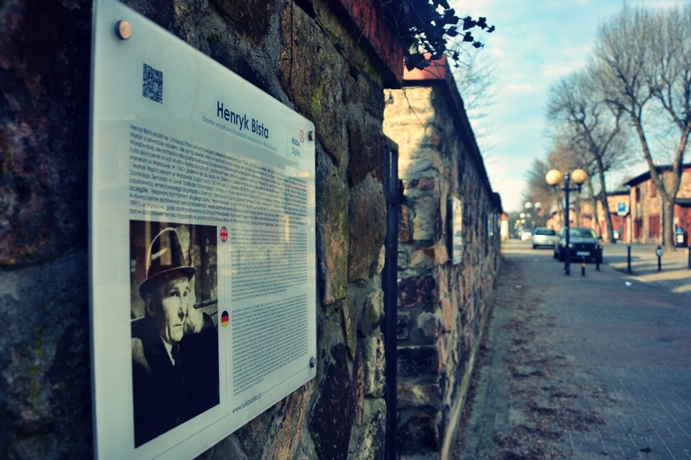 Kolonia Ficinus to zabytkowe osiedle robotnicze przy ul. Kubiny w Rudzie Śląskiej - Wirku. Co roku organizowana jest tutaj Industriada, przyciągając do Rudy Śląskiej wielu miłośników zabytków techniki. 

fot. Jacek Knapik