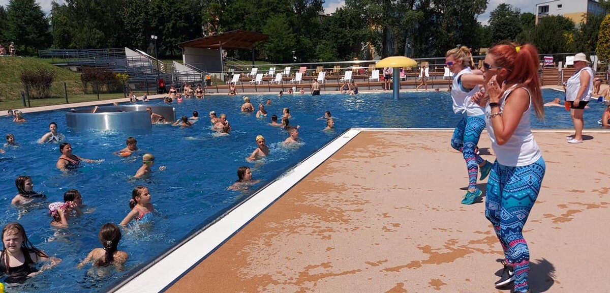 W ubiegłą sobotę (26.06) otwarte zostało kąpielisko przy ul. Ratowników w Nowym Bytomiu. Dzień później na rudzian odwiedzających basen czekał szereg atrakcji.