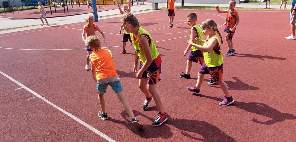 W ubiegłą sobotę (26.06) otwarte zostało kąpielisko przy ul. Ratowników w Nowym Bytomiu. Dzień później na rudzian odwiedzających basen czekał szereg atrakcji.