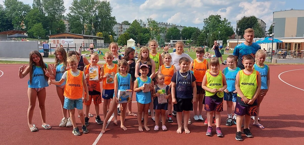 W ubiegłą sobotę (26.06) otwarte zostało kąpielisko przy ul. Ratowników w Nowym Bytomiu. Dzień później na rudzian odwiedzających basen czekał szereg atrakcji.