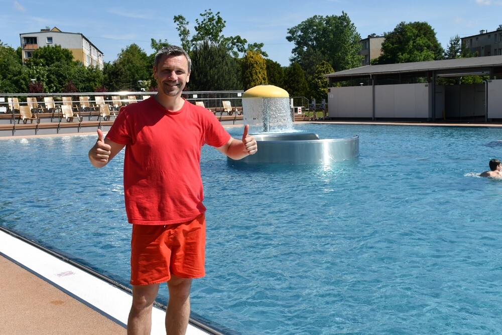 Lato zbliża się już dużymi krokami, a pogoda jest coraz lepsza. Mieszkańcy Rudy Śląskiej i okolic z niecierpliwością czekali na otwarcie letniego basenu w Nowym Bytomiu. Zobaczcie zdjęcia!

fot. Jacek Knapik