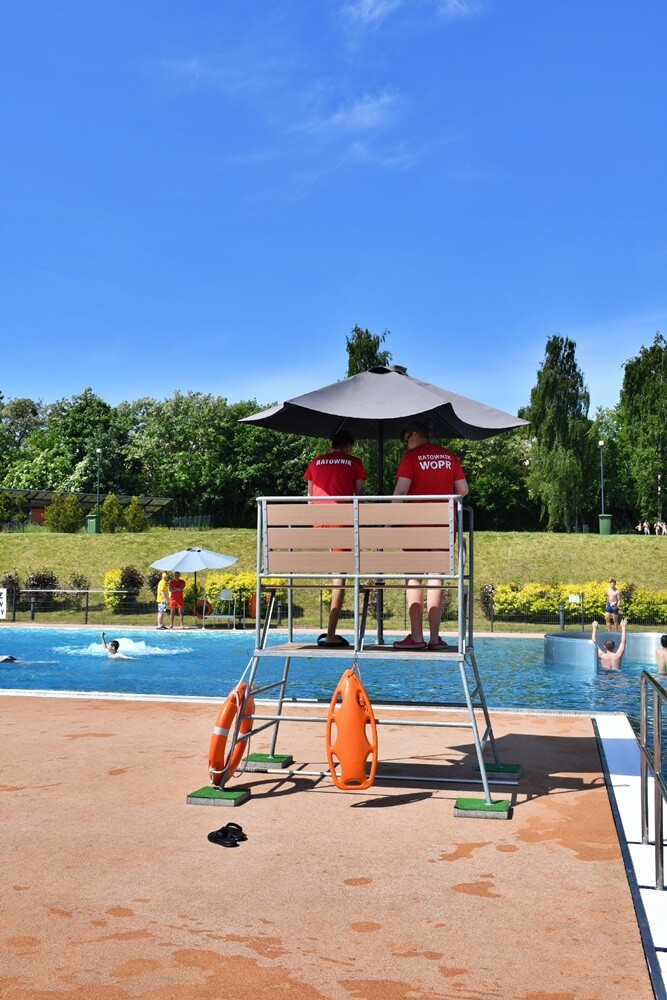 Lato zbliża się już dużymi krokami, a pogoda jest coraz lepsza. Mieszkańcy Rudy Śląskiej i okolic z niecierpliwością czekali na otwarcie letniego basenu w Nowym Bytomiu. Zobaczcie zdjęcia!

fot. Jacek Knapik