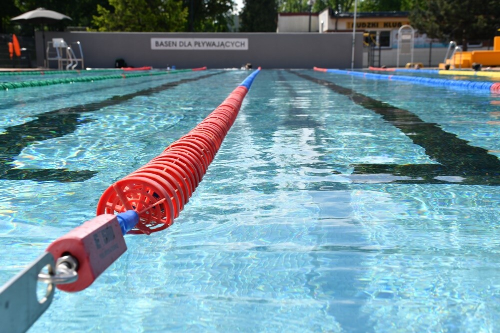 Lato zbliża się już dużymi krokami, a pogoda jest coraz lepsza. Mieszkańcy Rudy Śląskiej i okolic z niecierpliwością czekali na otwarcie letniego basenu w Nowym Bytomiu. Zobaczcie zdjęcia!

fot. Jacek Knapik