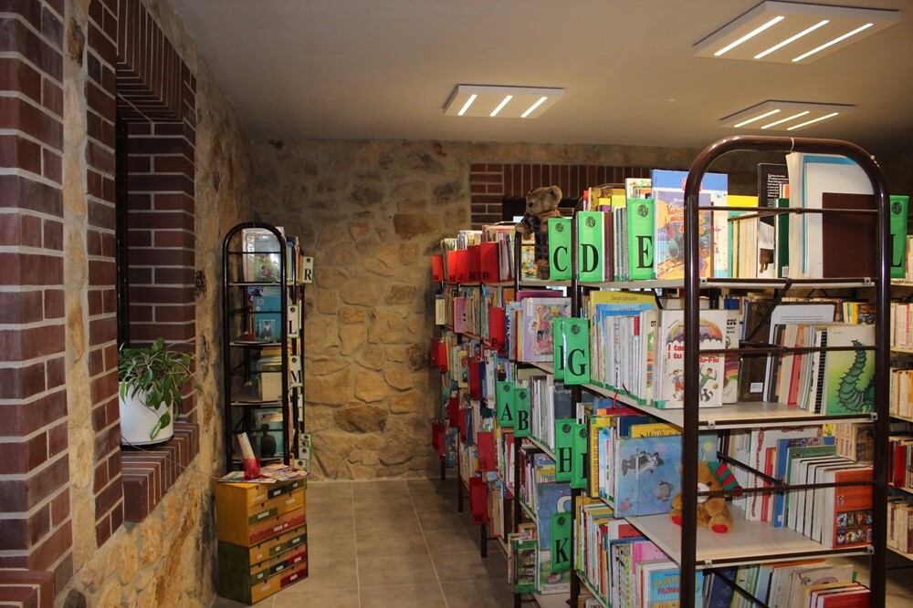 Wczoraj "Twórczym piątkiem na Ficinusie" została zainaugurowana działalność Biblioteki na zabytkowym osiedlu robotniczym przy ul. Kubiny 24. W budynku po modernizacji znajduje się wypożyczalnia centralna, wypożyczalnia dla dzieci, czytelnia czasopism, ekspozycja muzealna, punkt informacyjny oraz sala animacyjna.