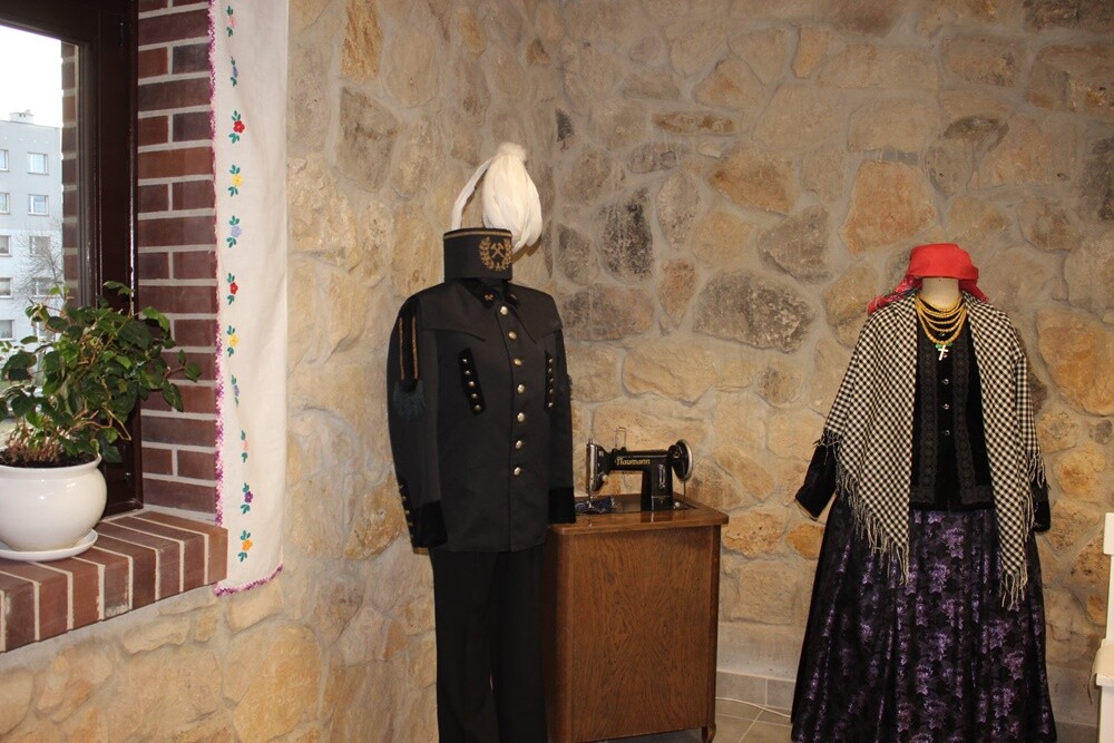 Wczoraj "Twórczym piątkiem na Ficinusie" została zainaugurowana działalność Biblioteki na zabytkowym osiedlu robotniczym przy ul. Kubiny 24. W budynku po modernizacji znajduje się wypożyczalnia centralna, wypożyczalnia dla dzieci, czytelnia czasopism, ekspozycja muzealna, punkt informacyjny oraz sala animacyjna.