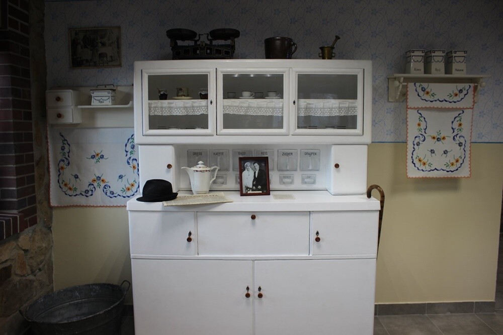 Wczoraj "Twórczym piątkiem na Ficinusie" została zainaugurowana działalność Biblioteki na zabytkowym osiedlu robotniczym przy ul. Kubiny 24. W budynku po modernizacji znajduje się wypożyczalnia centralna, wypożyczalnia dla dzieci, czytelnia czasopism, ekspozycja muzealna, punkt informacyjny oraz sala animacyjna.