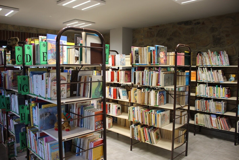 Wczoraj "Twórczym piątkiem na Ficinusie" została zainaugurowana działalność Biblioteki na zabytkowym osiedlu robotniczym przy ul. Kubiny 24. W budynku po modernizacji znajduje się wypożyczalnia centralna, wypożyczalnia dla dzieci, czytelnia czasopism, ekspozycja muzealna, punkt informacyjny oraz sala animacyjna.